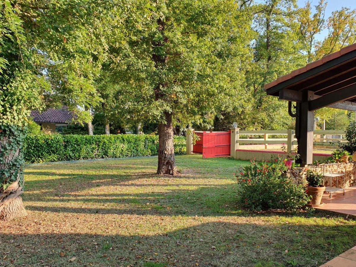 L'Hacienda Hotel Saint-Pierre-du-Mont  Bagian luar foto