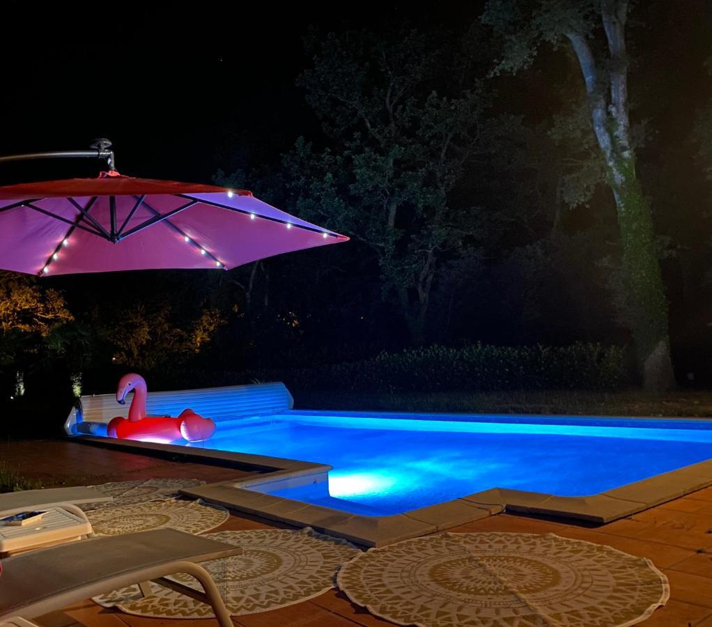 L'Hacienda Hotel Saint-Pierre-du-Mont  Bagian luar foto